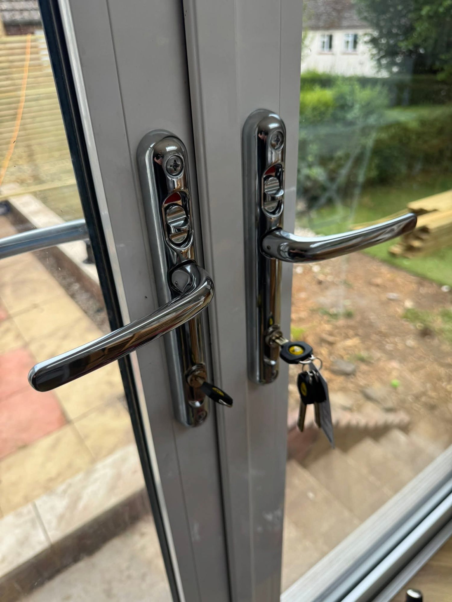 2 x Yale 3 star locks and high security door handles in chrome fitted to patio doors
