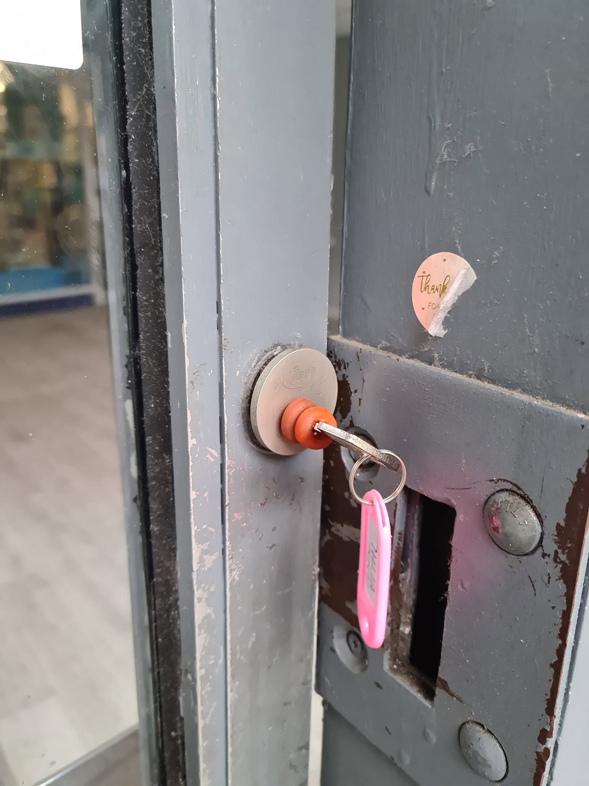 Metal door screw in cylinder bumped open with lock in unlocked position and bump key and washers inserted 